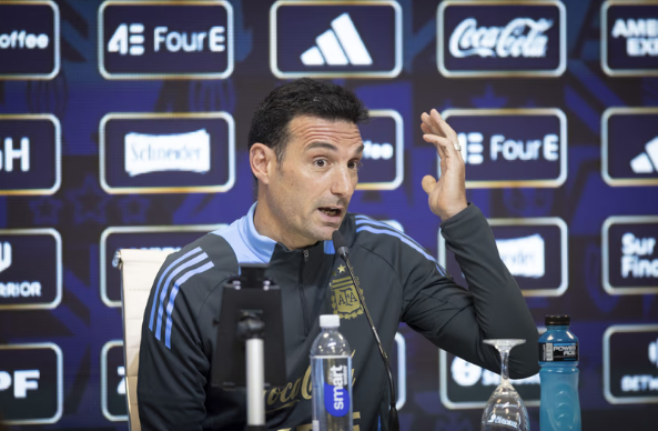 Scaloni confirmó que el Dibu Martínez y Julián Álvarez están “disponibles” para el debut ante Argelia | Noticias