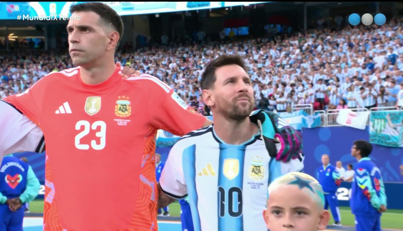 El Himno Nacional Argentino en el debut contra Argelia | Mejores Momentos