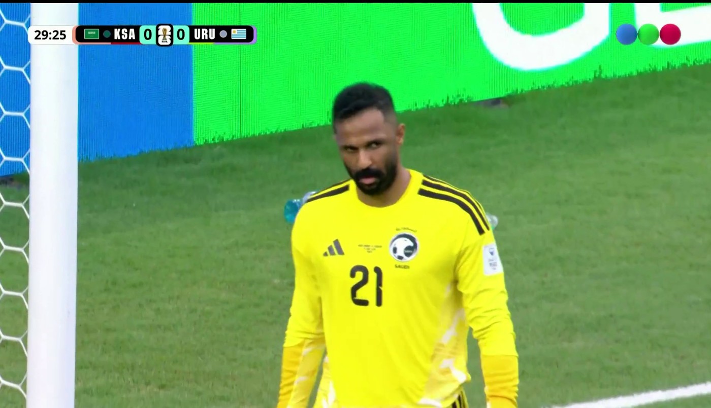 Gran atajada de Al-Owais a Viñas - Arabia Saudita vs. Uruguay | Mejores Momentos