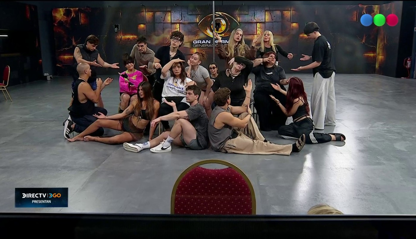 Los participantes tratan de hacer lo mejor posible con el caño y "Wrecking ball" | Mejores momentos