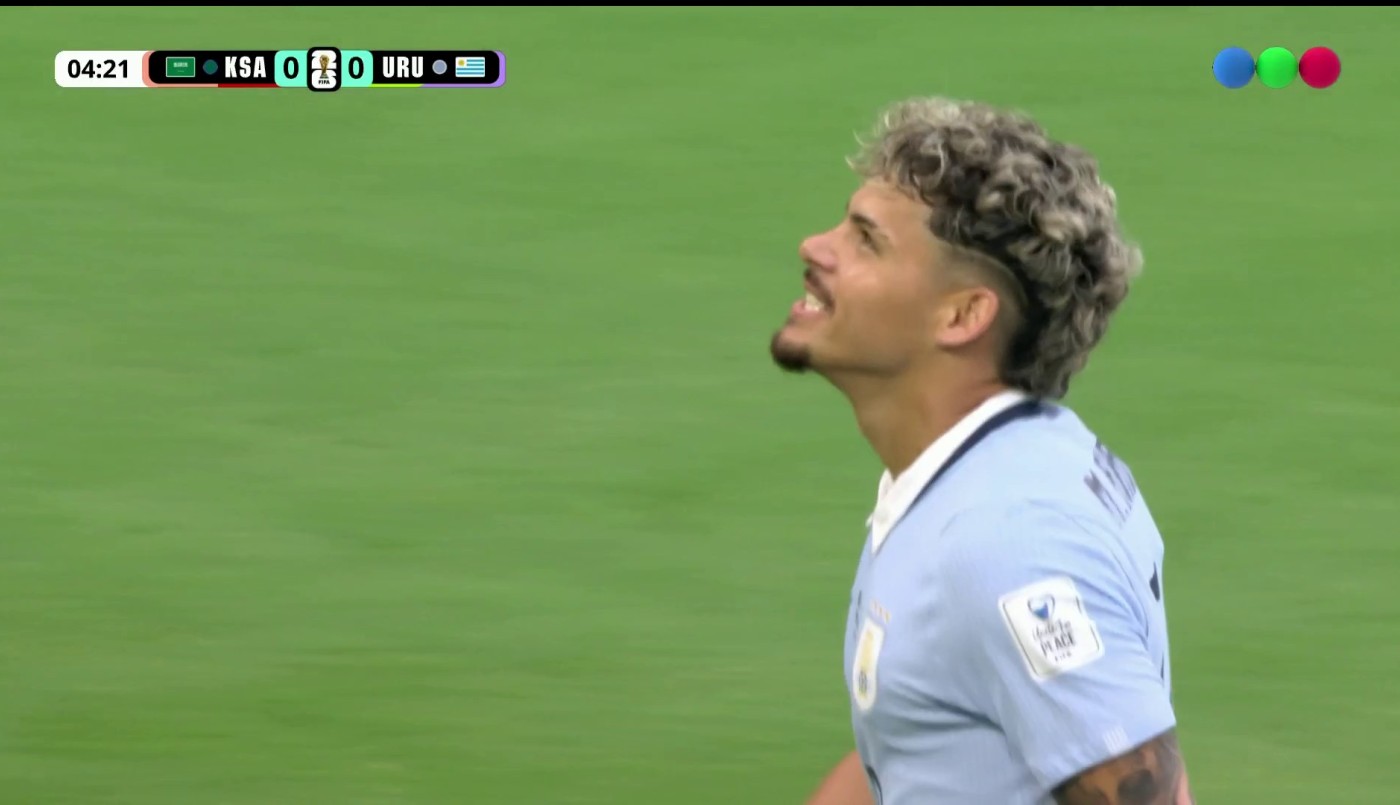 Maxi Araújo tuvo la primera clara y genera peligro - Arabia Saudita vs. Uruguay | Mejores Momentos