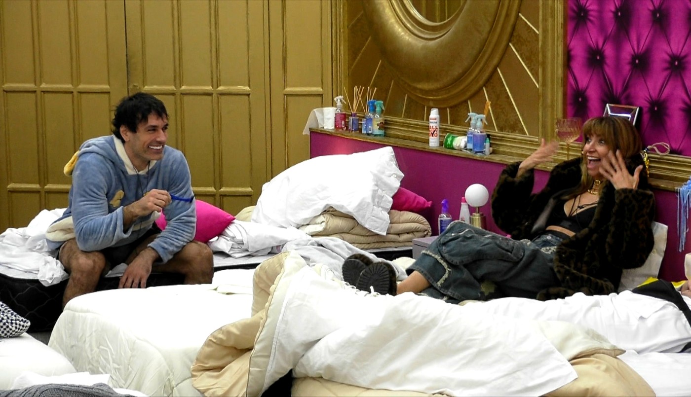 ¿Nace una nueva pareja? El sugestivo ida y vuelta entre JC y Sol en Gran Hermano | Mejores momentos
