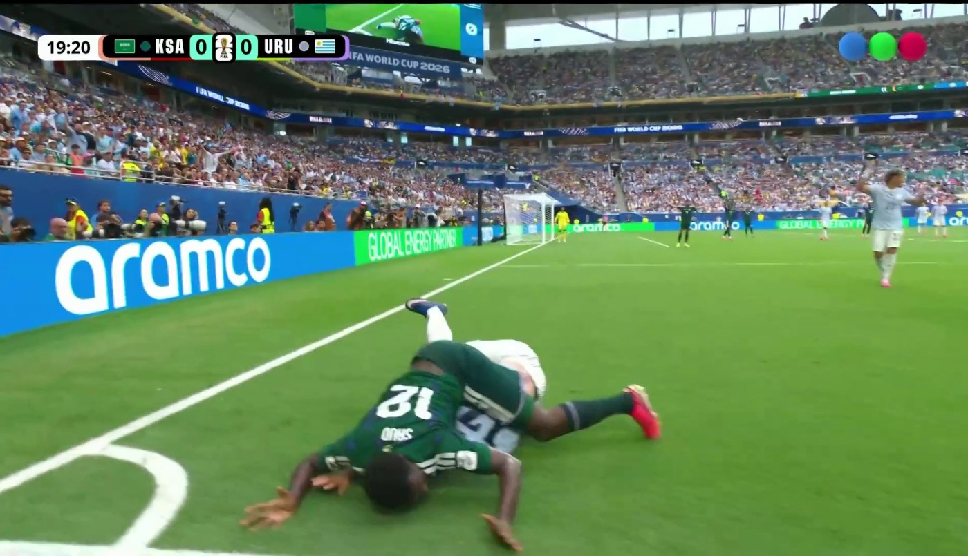 Una escena de 100% LUCHA en Arabia Saudita vs. Uruguay | Mejores Momentos