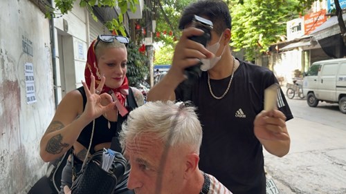 ¿Quedaron los dos pelados? Marley y Furia fueron a una peluquería callejera | Mejores Momentos