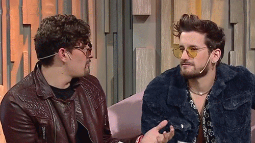 La particular forma de dormir de Mau y Ricky | El diván de Vero