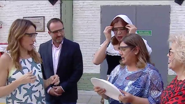 Rompimos platos griegos con las Andreu | El diván de Vero