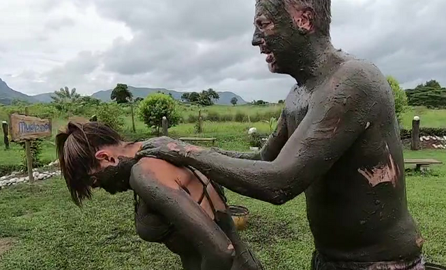 ¡Primero se desnudaron y después se llenaron de barro! | Mejores Momentos