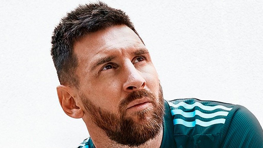 Messi presentó la nueva camiseta de la Selección Argentina | Deportes