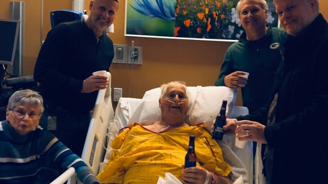 Su último deseo antes de morir fue una cerveza con sus hijos y la foto se hizo viral | Virales