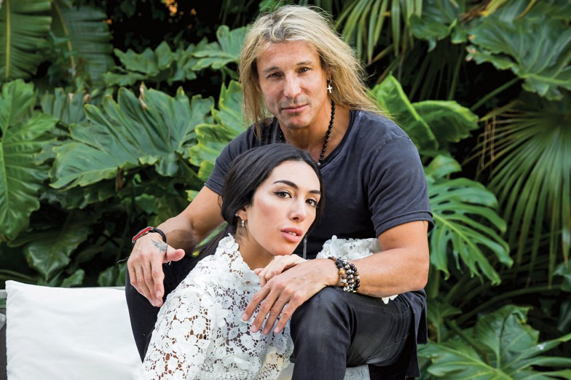 El picante posteo de la novia de Caniggia: "Hay que seguir pateando culos" | Espectáculos