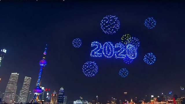 En vez de pirotecnia, Shanghái usó drones para recibir el 2020 | Sociedad