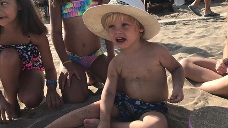 Mirko se hizo "milanesa" en la playa | Influencers