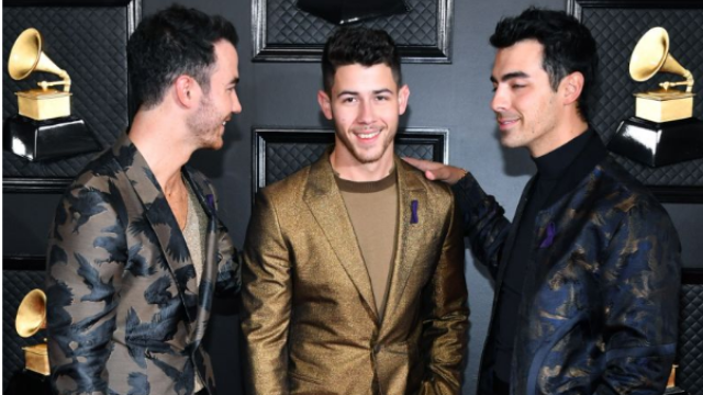 Nick Jonas cantó con comida entre los dientes en los Grammys | Espectáculos
