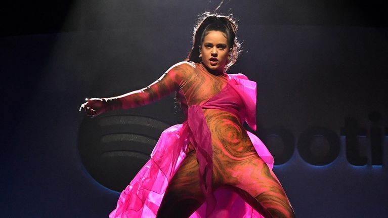 Rosalía embarazada publicación española despertó rumores rauw alejandro | Espectáculos