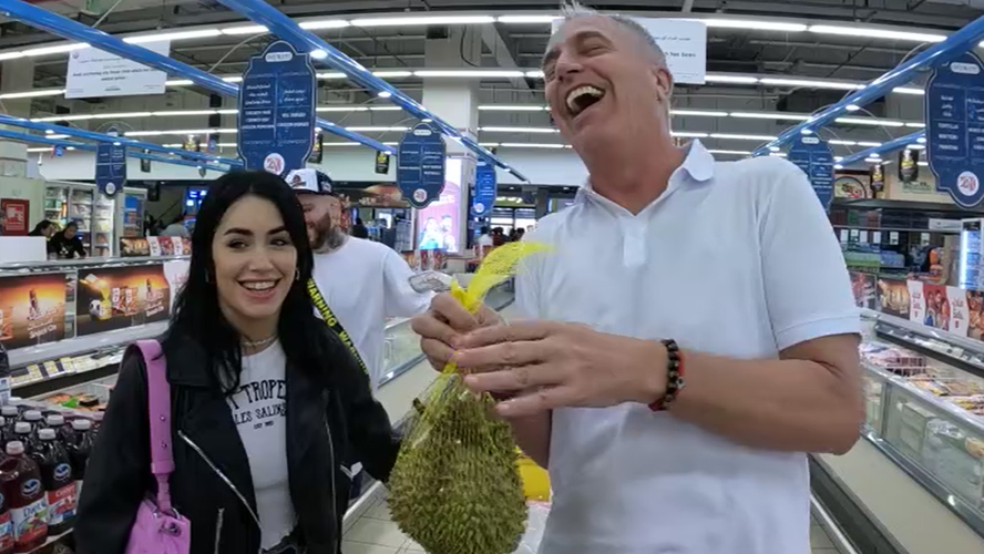 ¿Qué compró Lali en un supermercado en Qatar? | Imperdibles