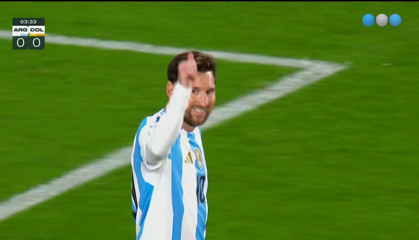 Messi probó de derecha en la primera clara del partido - Argentina vs. Colombia - Eliminatorias 2026 | Mejores momentos