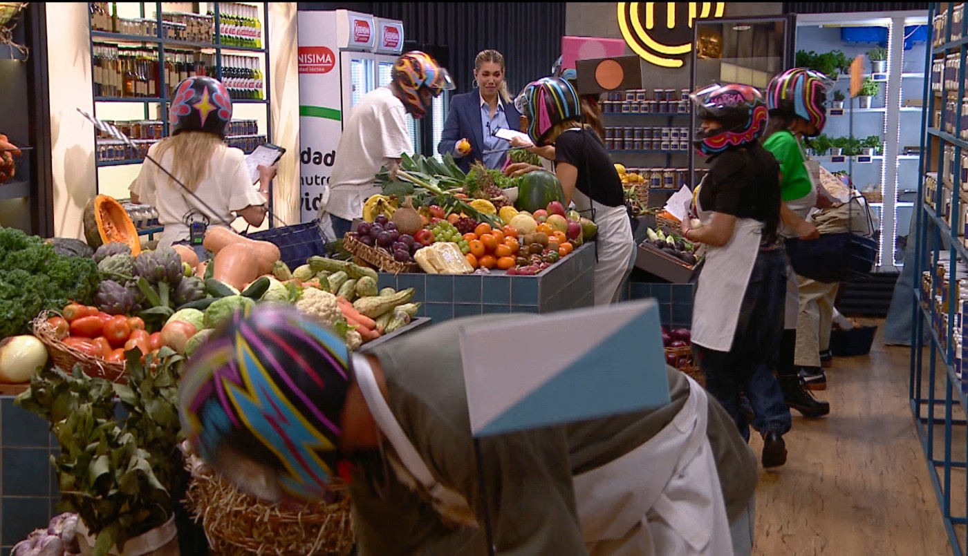 Desafío de velocidad en el mercado de Masterchef Celebrity: "El tiempo se lo van a ganar ustedes" | Mejores Momentos