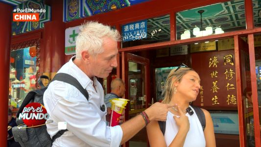Marley y Sofi Martínez conocieron una farmacia fundada en 1669 tras un inesperado accidente