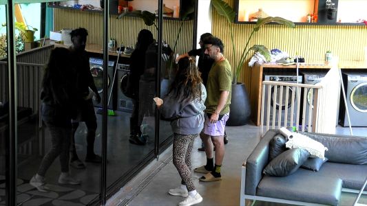 Cola detectó el juego de Pincoya en una problemática limpieza de la casa