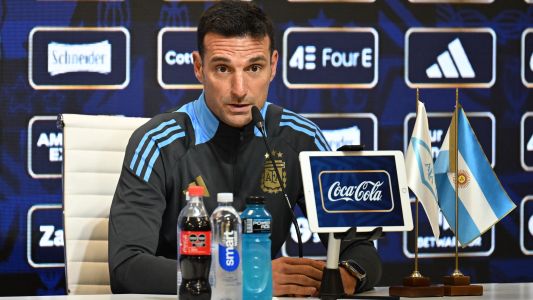 Línea de 3 o de 4: la incógnita que mantiene Scaloni para el debut de la Selección Argentina en el Mundial