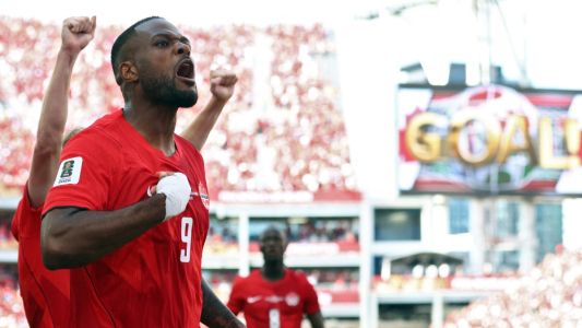Canadá rescató un empate histórico ante Bosnia en Toronto y sumó su primer punto en un Mundial