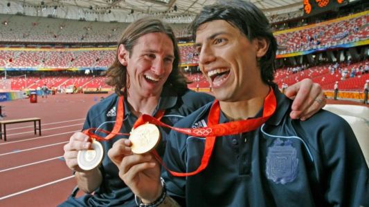 "Para toda la vida": el emotivo álbum retro del Kun Agüero con postales junto a Messi que recorren 18 años de historia