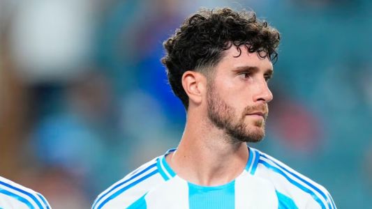 Marcos Senesi llegó a Kansas City para sumarse al plantel mundialista de la Selcción Argentina