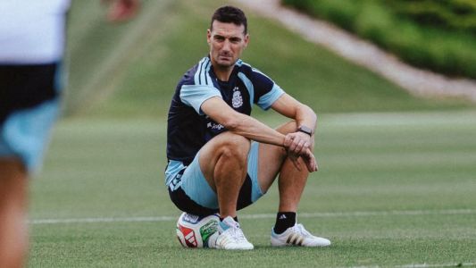Scaloni probó dos esquemas y mantiene la incógnita sobre el equipo para el debut ante Argelia