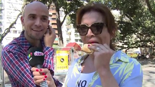Lizy se robó un sándwich de crudo y queso