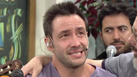 Luciano Pereyra cantó "Tu mano" y se quebró en lágrimas