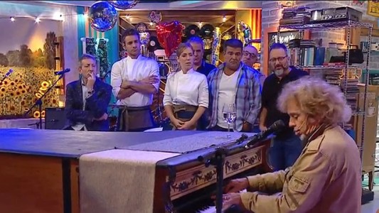 Raúl Porchetto canta "Reina madre"
