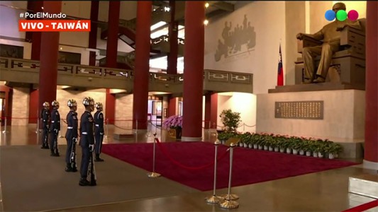 El cambio de guardia en el salón de Sun Yat-Sen