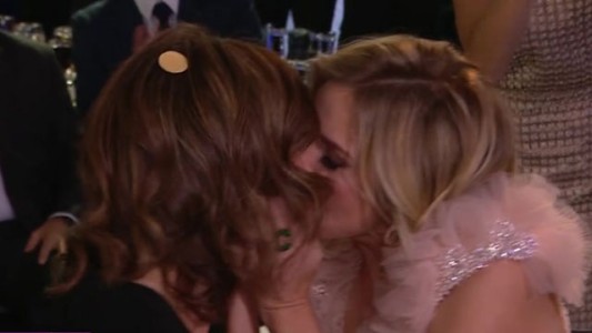 La verdad sobre el beso entre Carla y Nancy en los Martín Fierro