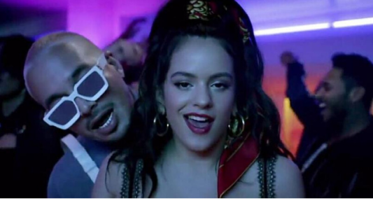 La regla ortográfica que aprendimos gracias a J Balvin, Rosalía y la RAE