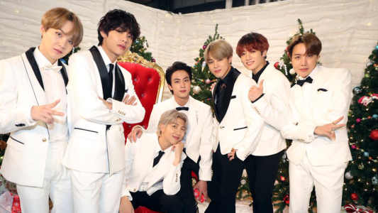 BTS cantó Feliz Navidad en español y sus fans enloquecieron