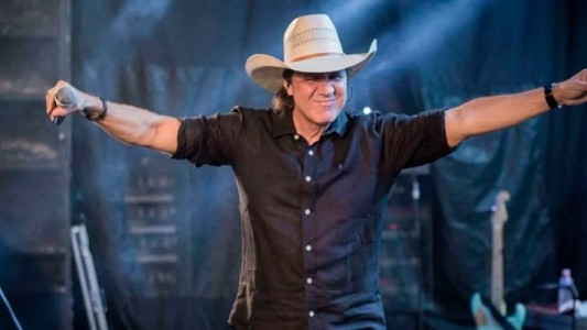 Un cantante brasileño sufrió un infarto y murió en pleno show