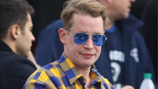 Reaparece Macaulay Culkin con su novia, una estrella de Disney