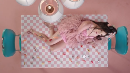 Shakira vuelve a ser morocha en su nuevo videoclip con Anuel