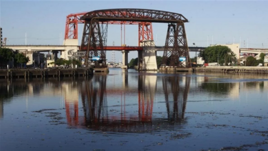 Buenos Aires en cuarentena: se observan peces en el Riachuelo