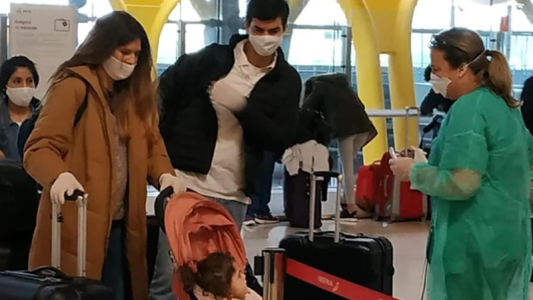 Isabel Macedo y Juan Manuel Urtubey pudieron regresar a la Argentina