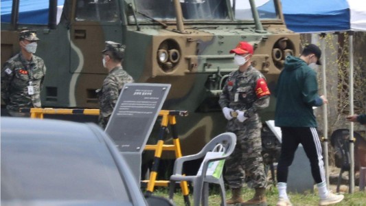 Fuertes imágenes del exitoso futbolista del Tottenham en el servicio militar