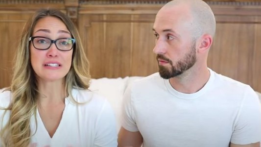 Una pareja de youtubers devolvió a su hijo adoptado por tener autismo