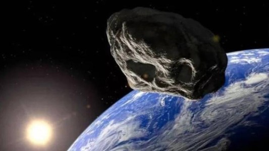Un asteroide del tamaño de 7 canchas de fútbol se acerca a la tierra