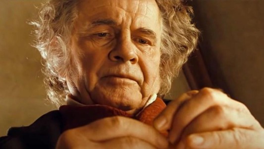 Murió Ian Holm, el actor que interpretó a Bilbo Bolsón en "El Señor de los anillos"