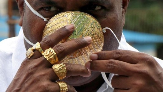 Polémico: el tapabocas más caro del mundo es de oro puro
