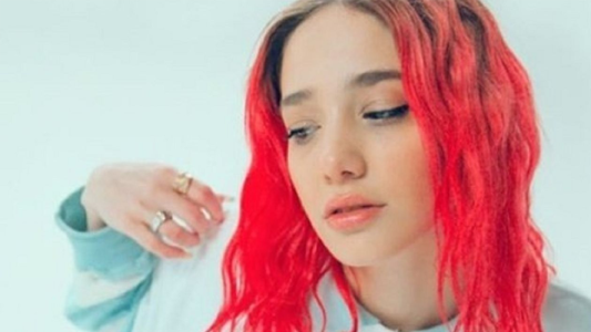 Ángela Torres vuelve a impulsar su carrera musical con su segundo videoclip del año