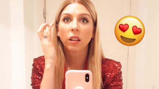 Con un look casual: Florencia Bertotti reveló cuál es su camisa favorita
