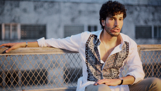 Sebastián Yatra estrenó “A Dónde Van”, una canción que habla del amor no correspondido