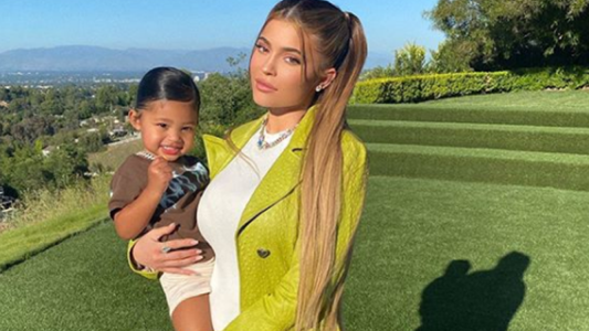 El increíble parecido de Kylie Jenner con su hijita