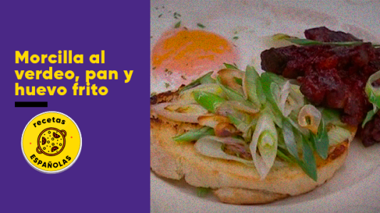 Morcilla al verdeo, pan y huevo frito